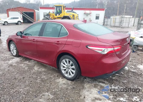2020 Toyota Camry Le из США, поврежденный, VIN 4T1C11AK4LU980308